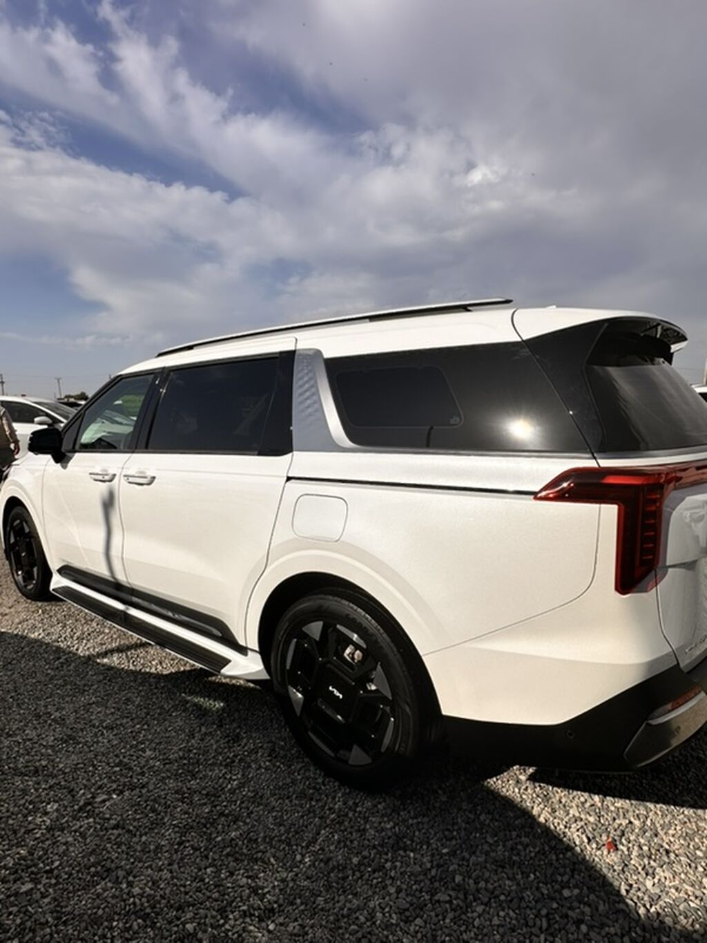 Kia Carnival: 2024 г., 1.6 л, Автомат, Гибрид, Минивэн: фото 6