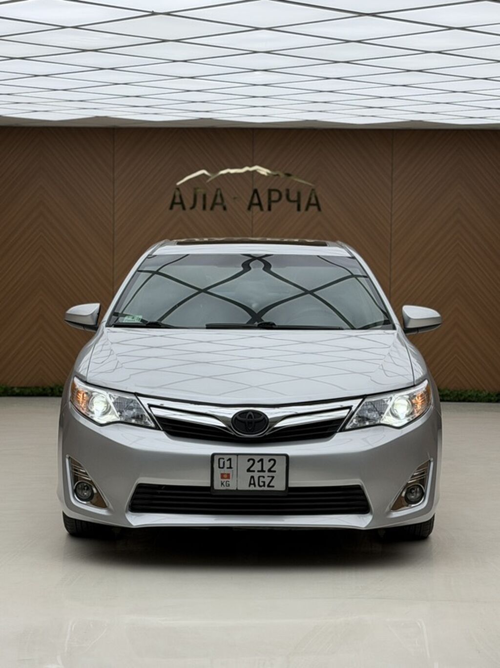 Toyota Camry: 2012 г., 2.5 л, Вариатор, Гибрид, Седан: фото 1