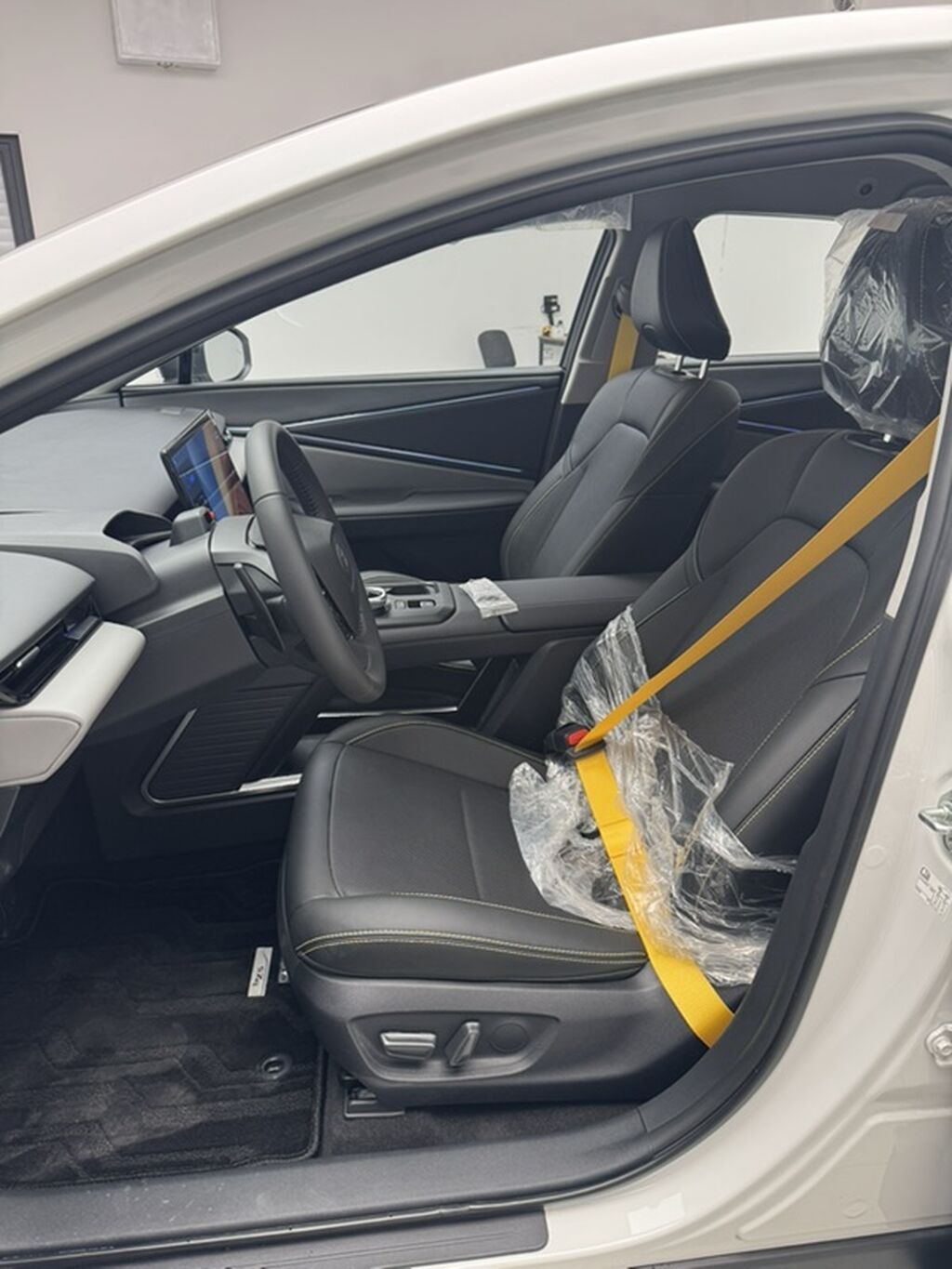 Toyota bZ5: 2026 г., Электромобиль, Лифтбек: фото 6