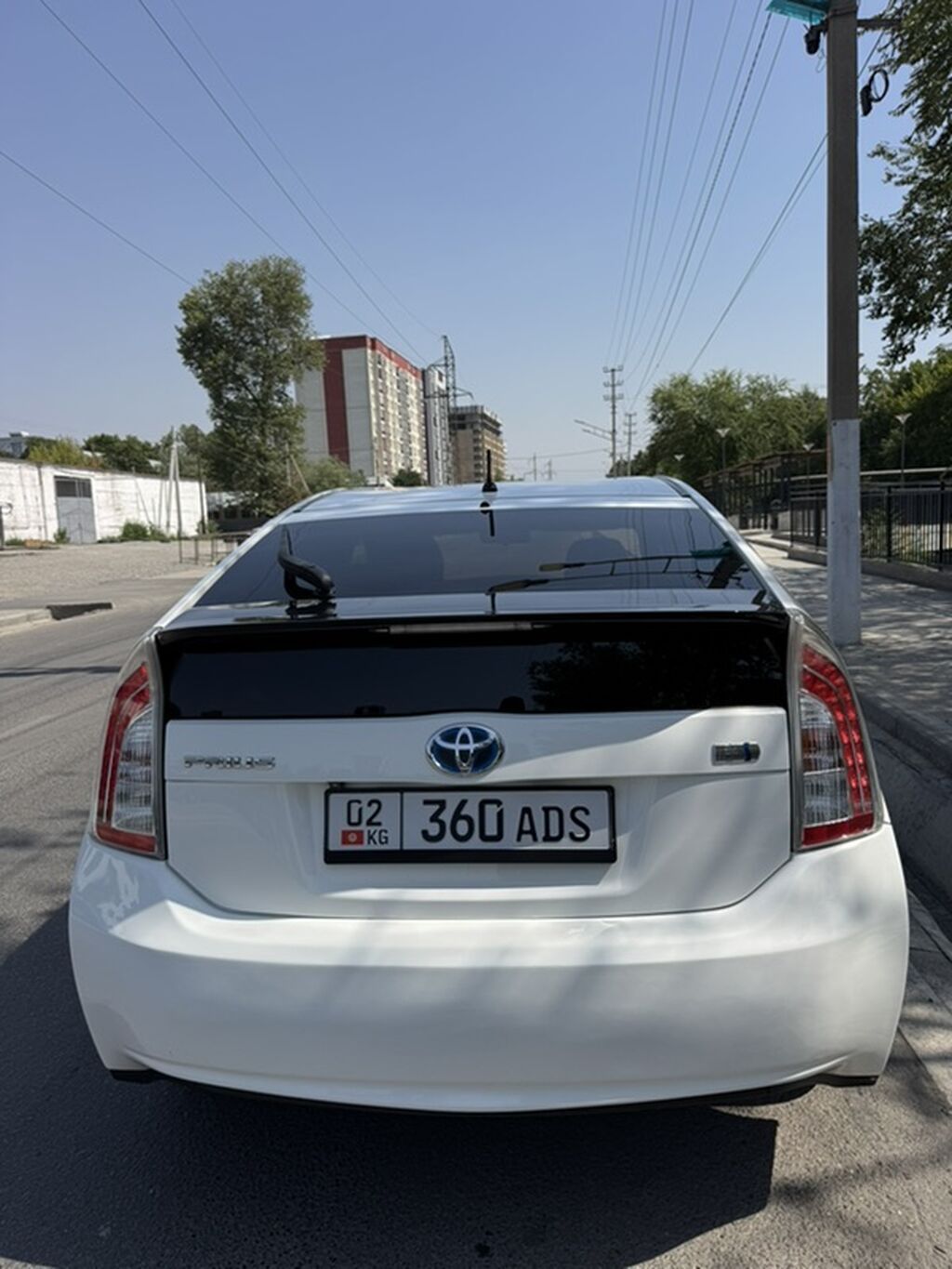 Toyota Prius: 2015 г., 1.8 л, Вариатор, Гибрид: фото 2