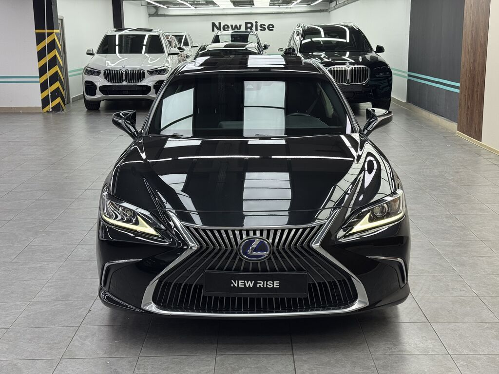 Lexus ES: 2021 г., 2.5 л, Вариатор, Гибрид, Седан: фото 1
