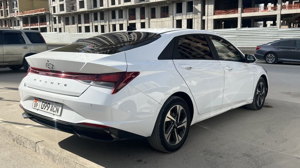Hyundai Avante: 2021 г., 1.6 л, Робот, Гибрид, Седан: фото 4