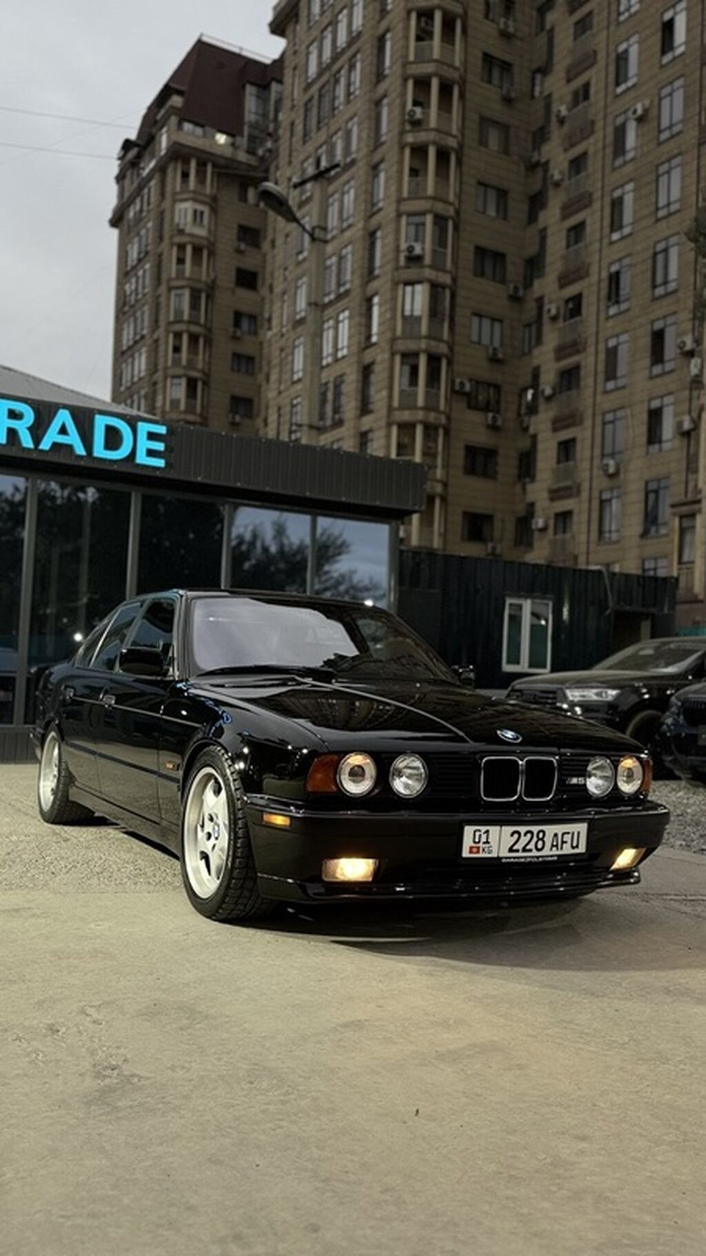 BMW M5: 1991 г., Механика, Бензин, Седан — фото 3