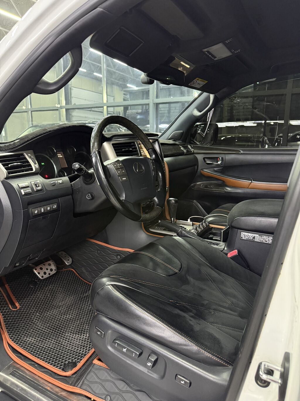 Lexus LX: 2015 г., 5.7 л, Автомат, Газ, Внедорожник: фото 8