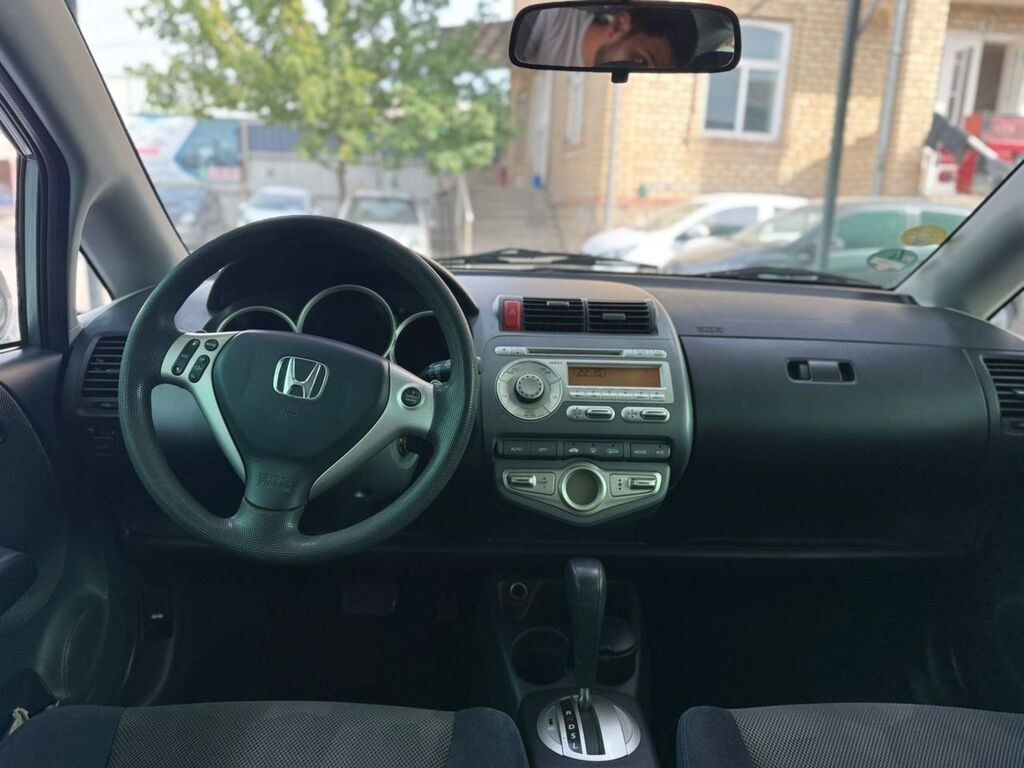 Honda Jazz: 2007 г., 1.4 л, Автомат, Бензин, Хэтчбэк: фото 3