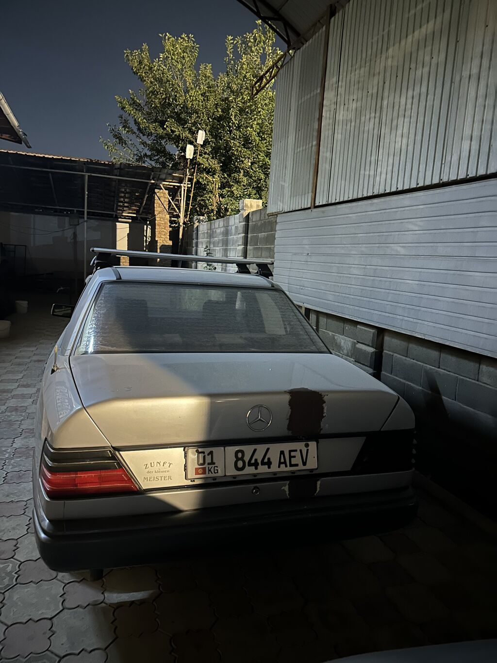 Mercedes-Benz 190: 1989 г., 2 л, Механика, Бензин, Седан: фото 4