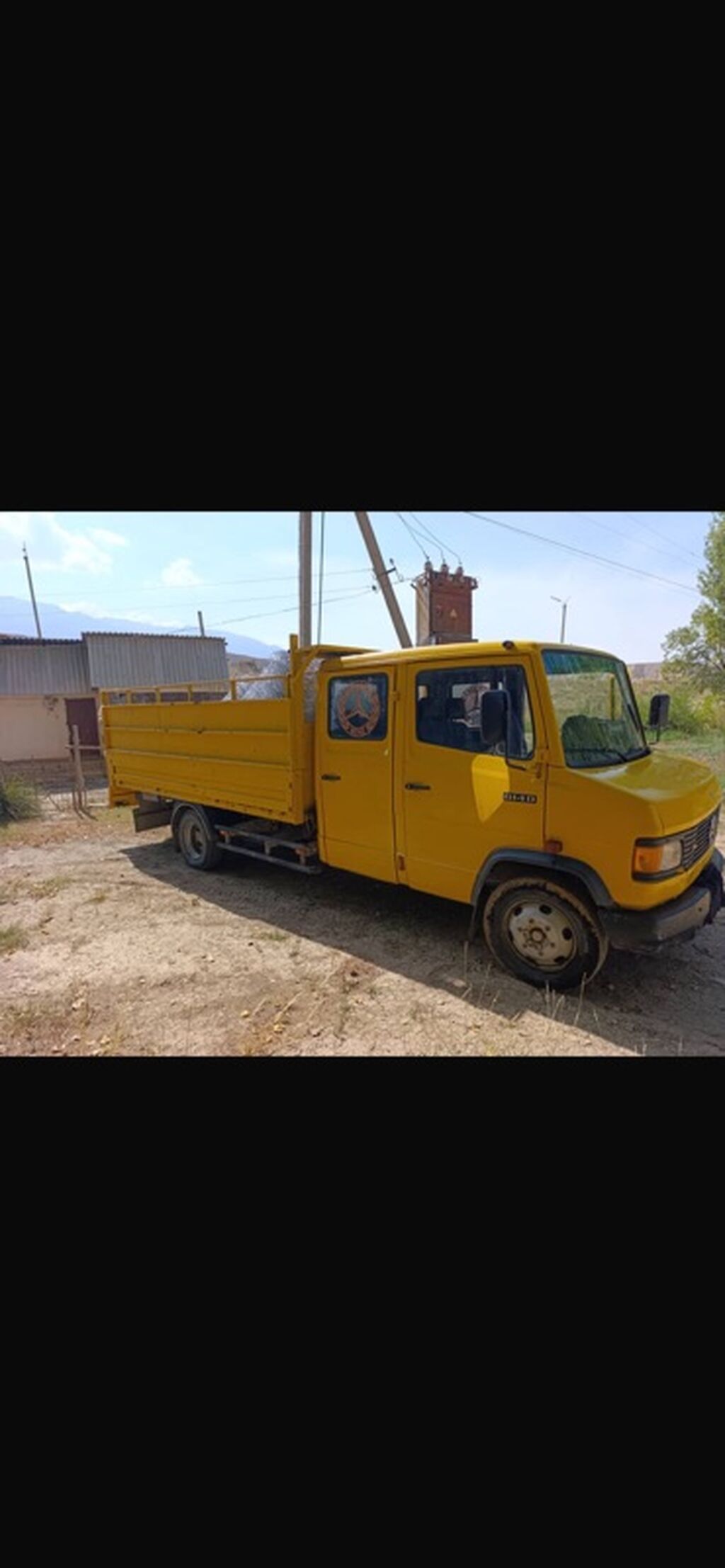 Грузовой бортовой автомобиль Mercedes-Benz (желтый), двойная кабина: фото 2