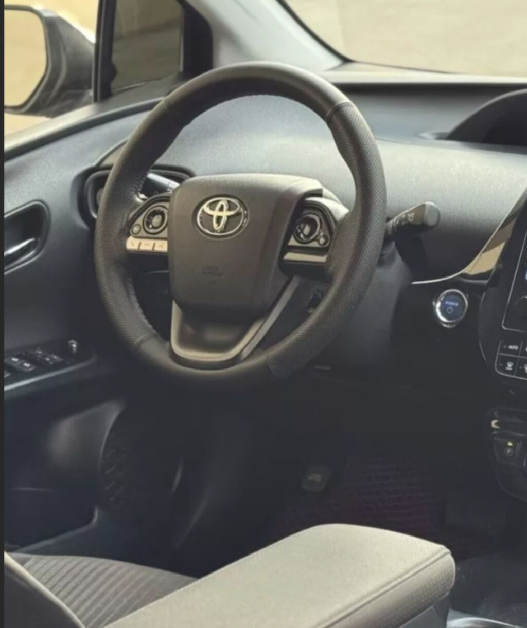 Toyota Prius: 2016 г., 1.8 л, Гибрид: фото 3