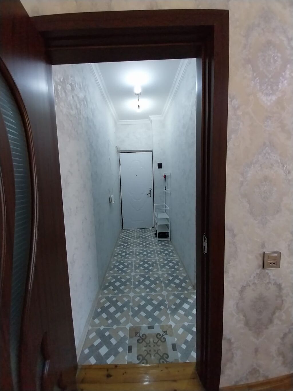 İnşaatçılar metrosundan 5 dəqiqəlik məsafədə. Geniş, işıqlı, təmirli