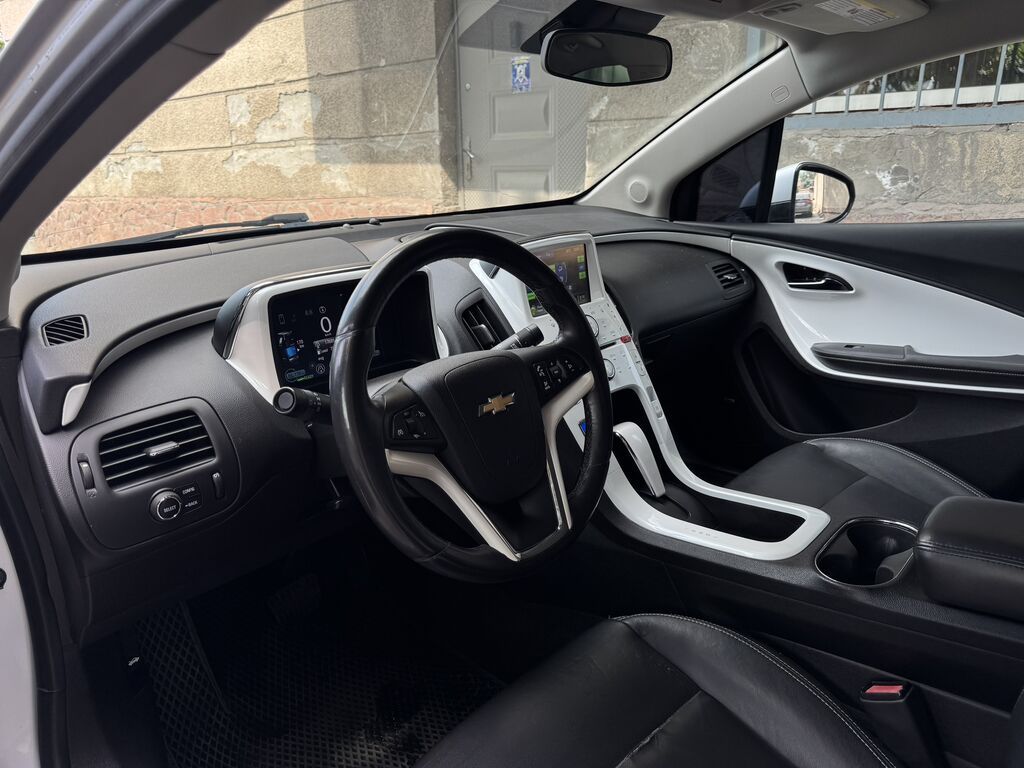 Chevrolet Volt 2012, гибрид, 1.5 л: фото 6