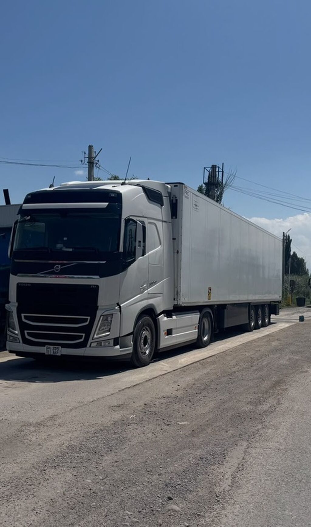 Тягач, Volvo, Тентованный: фото 1