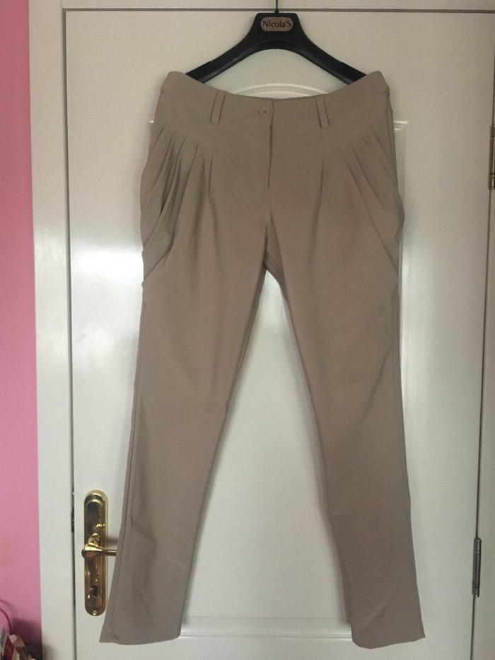 Ženske pantalone: Italijanske pantalone sa elastinom, krem i crne na lalafo.rs Italijanske pantalone sa elastinom, krem i crne - Beograd