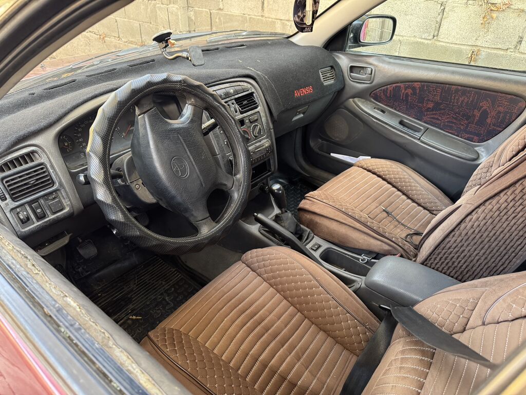 Toyota Avensis: 1999 г., 1.6 л, Механика, Бензин, Седан: фото 7