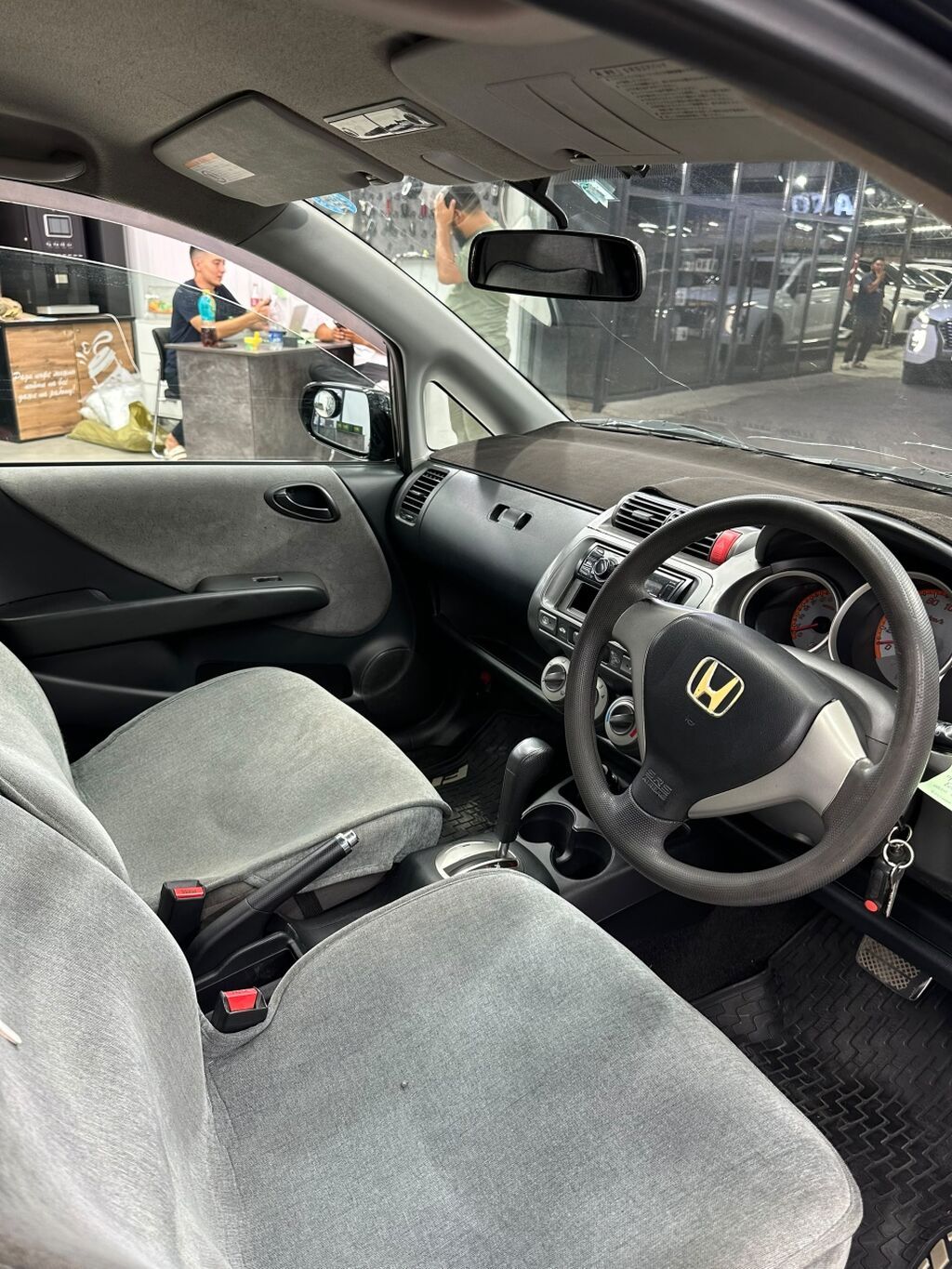 Honda Fit: 2004 г., Автомат, Хэтчбэк: фото 2