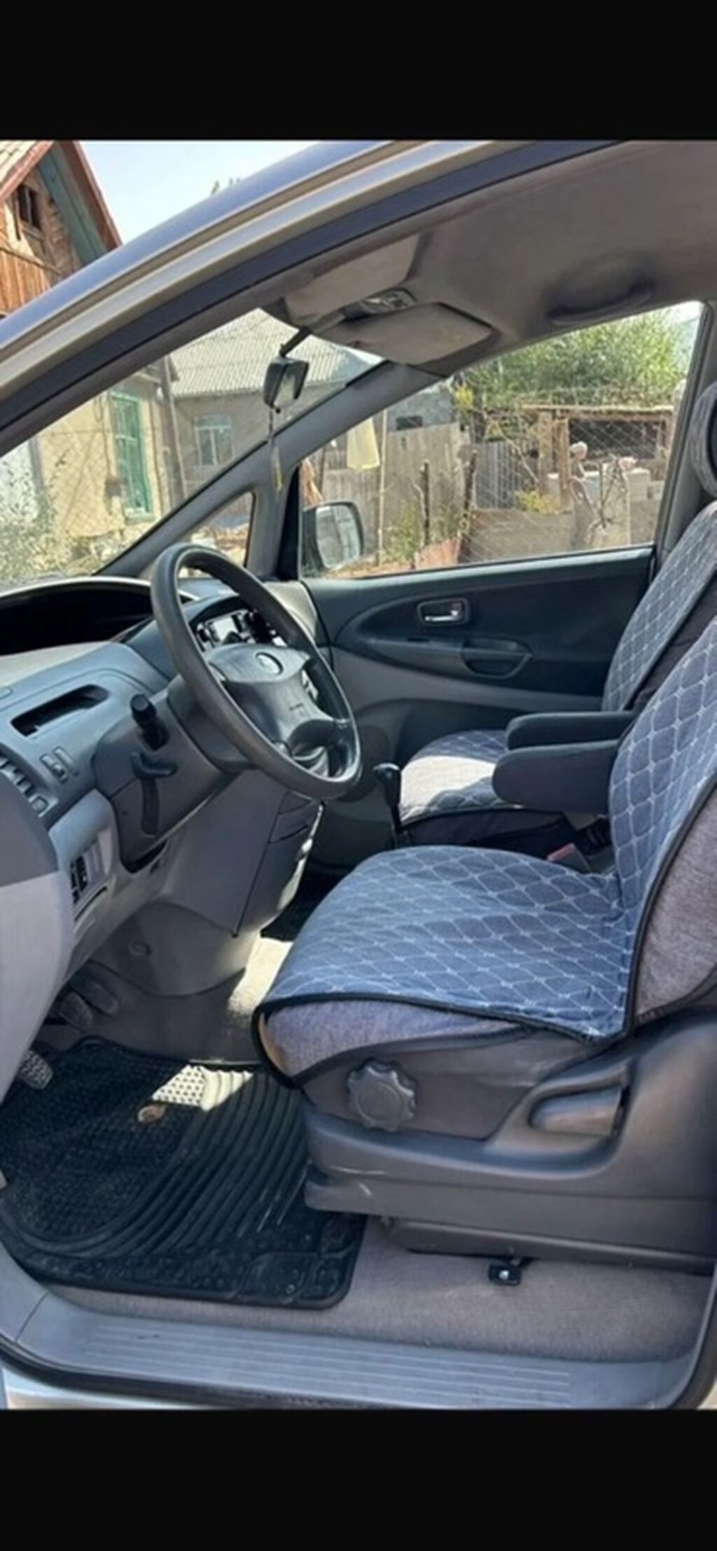 Toyota Avensis Verso: 2001 г., 2 л, Механика, Дизель, Минивэн: фото 4