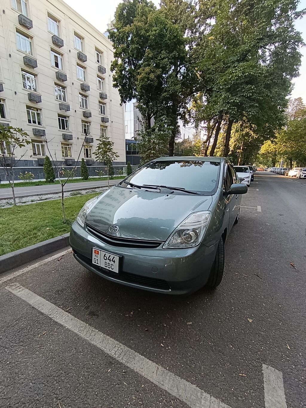 Toyota Prius: 2004 г., Вариатор, Гибрид, Хэтчбэк: фото 3