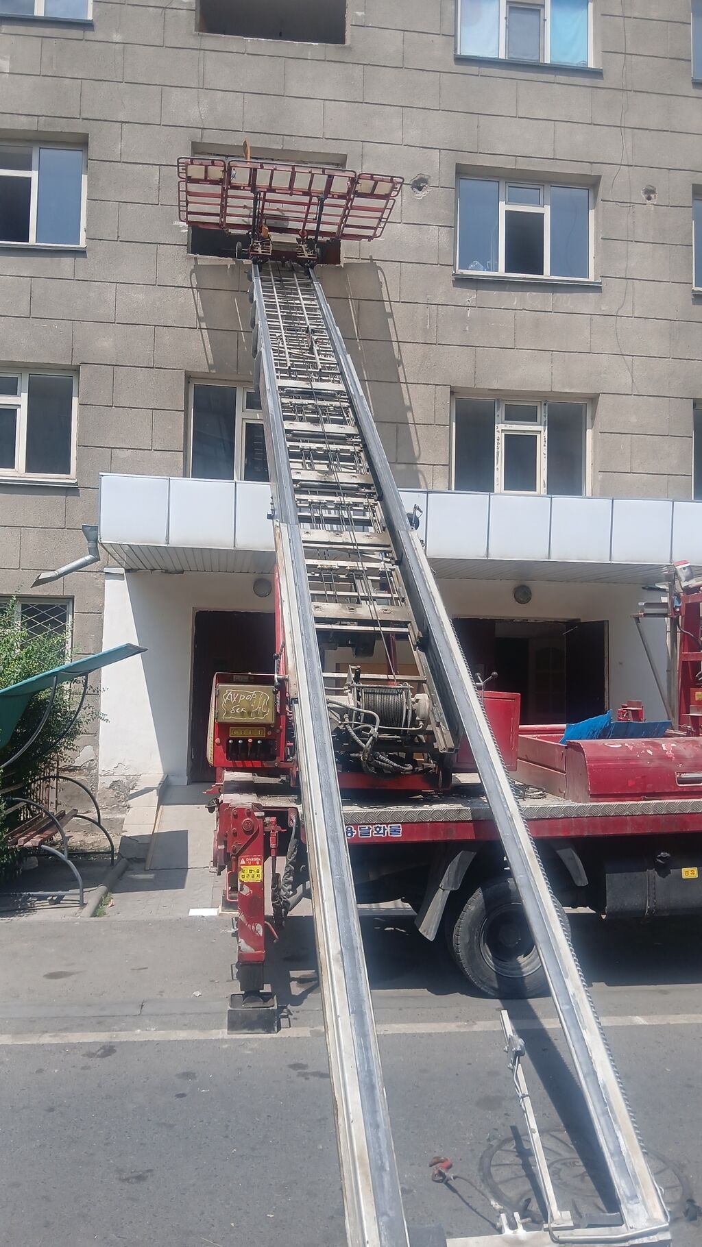 Автолифт Автовышка Кран Услуги автоподъёмника–лифткрана (грузовой: фото 4