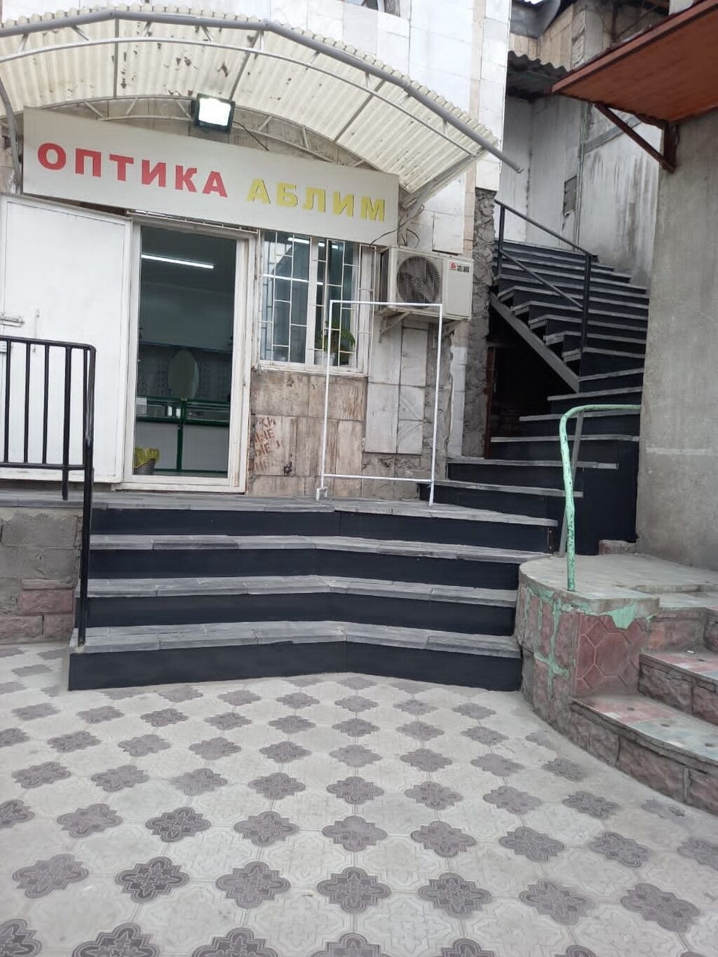 Сдаю помещение под салон красоты на: 97000 KGS Другая коммерческая ...