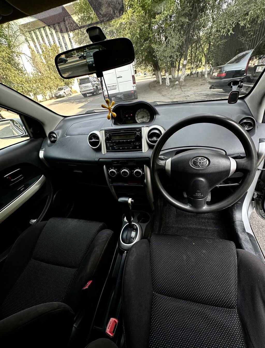 Toyota Ist: 2003 г., 1.3 л, Автомат, Бензин, Хэтчбэк: фото 6