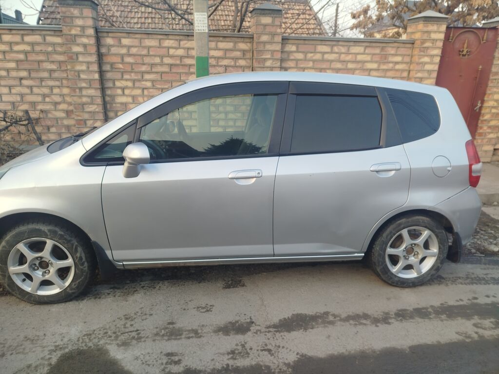 Honda Fit: 2002 г., 1.3 л, Вариатор, Бензин, Седан: фото 5