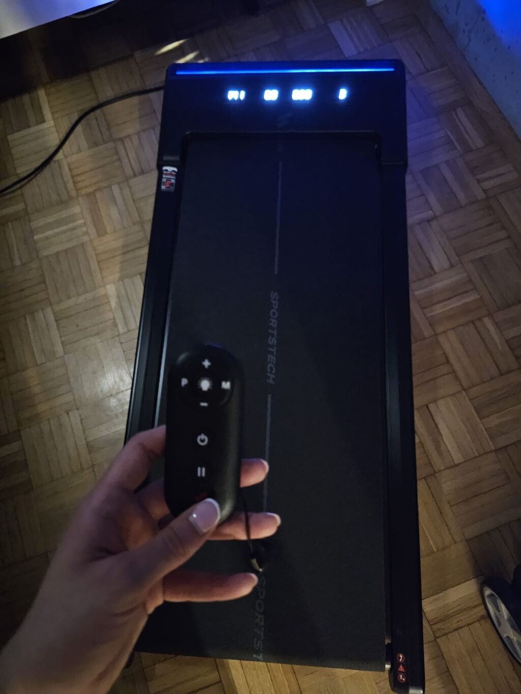 Trake za trčanje: SportsTech kompaktna traka za hodanje/trčanje za kućnu upotrebu -