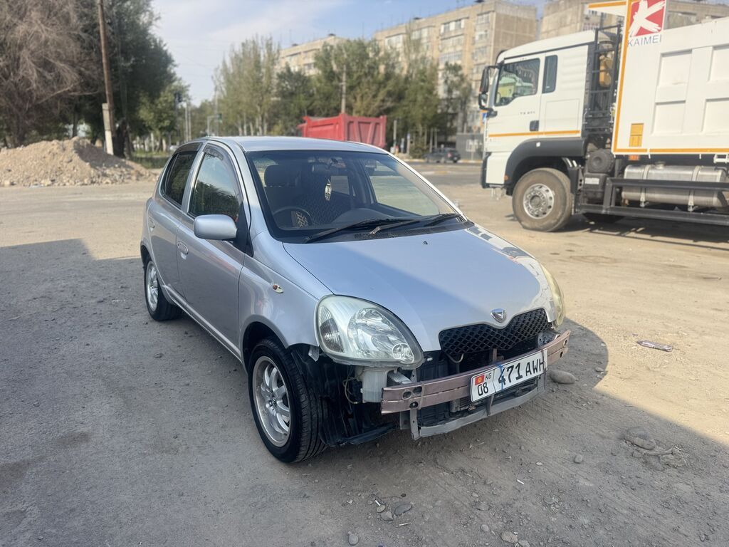 Toyota Vitz: 2004 г., 1.3 л, Автомат, Бензин, Хэтчбэк: фото 2