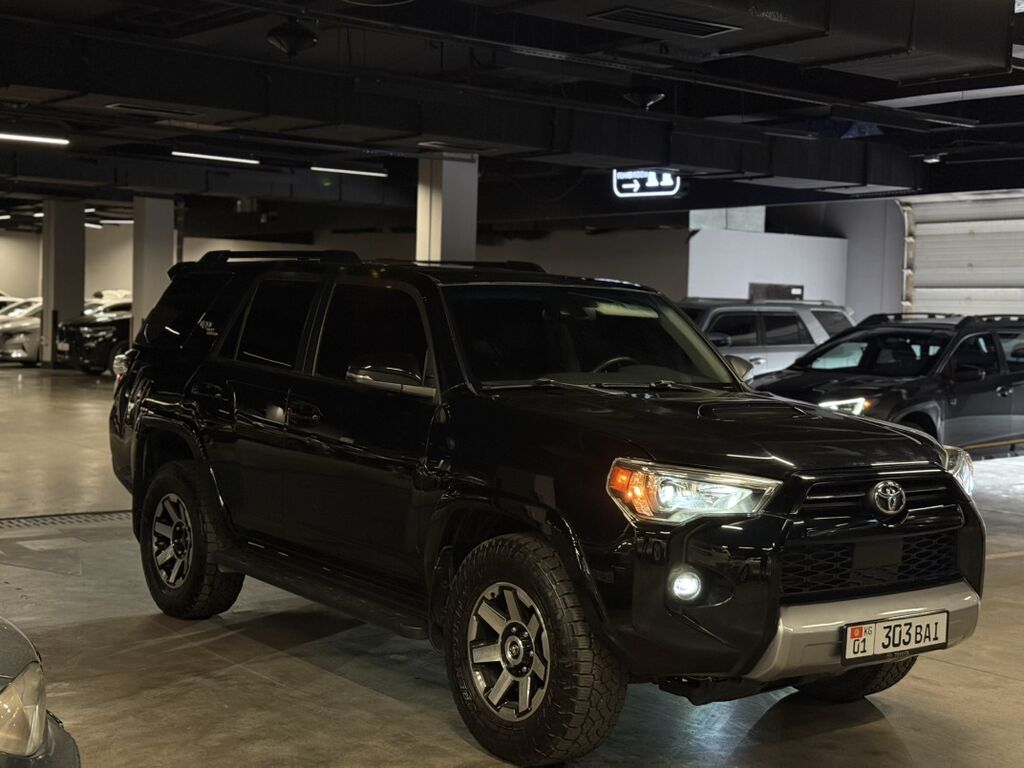 Toyota 4Runner: 2022 г., 4 л, Автомат, Бензин, Внедорожник: фото 2