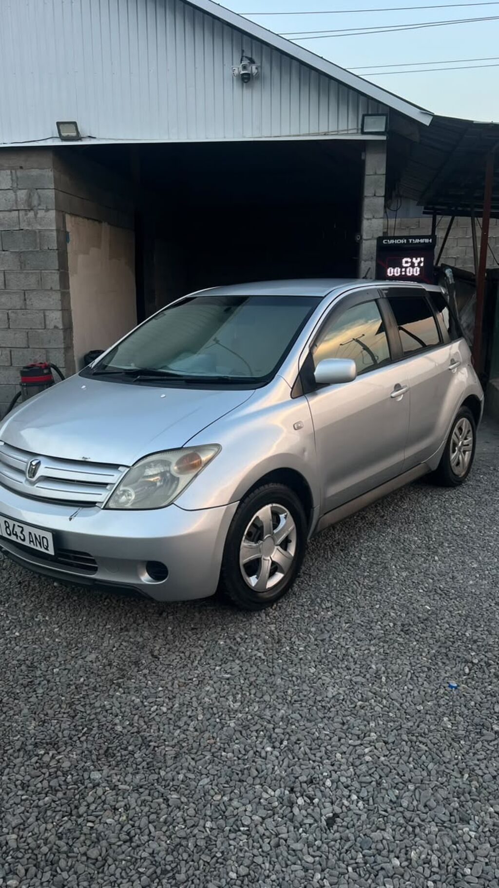 Toyota Ist: 2002 г., 1.3 л, Автомат, Бензин, Хэтчбэк: фото 2