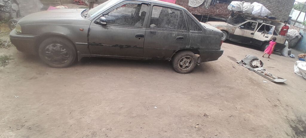 Daewoo Nexia: 1999 г., 1.5 л, Механика, Бензин, Седан: фото 2