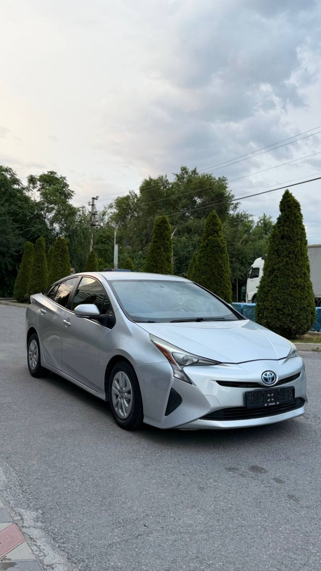 Toyota Prius: 2017 г., Гибрид, Хэтчбэк: фото 2