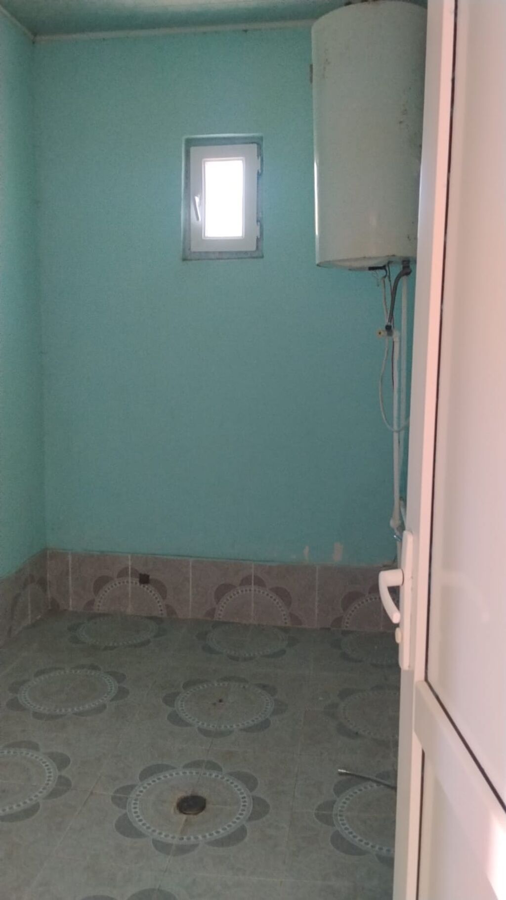 3 otaqlı, 110 kv. m, Təmirsiz