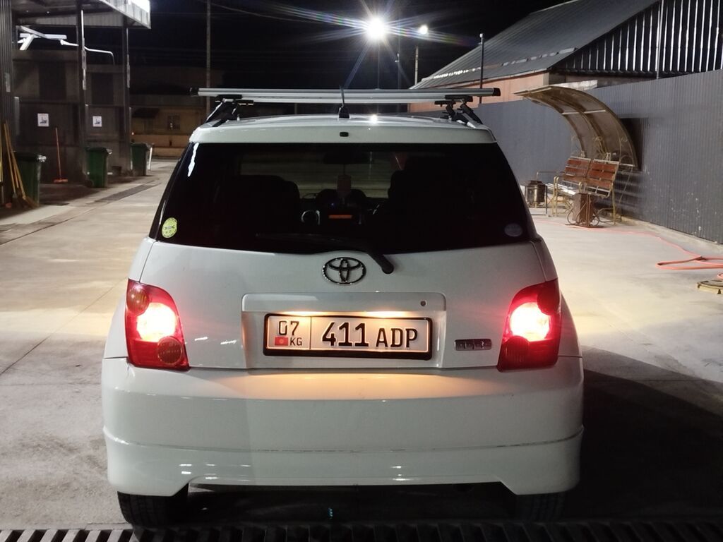 Toyota Ist: 2002 г., 1.5 л, Автомат, Газ, Хэтчбэк: фото 5