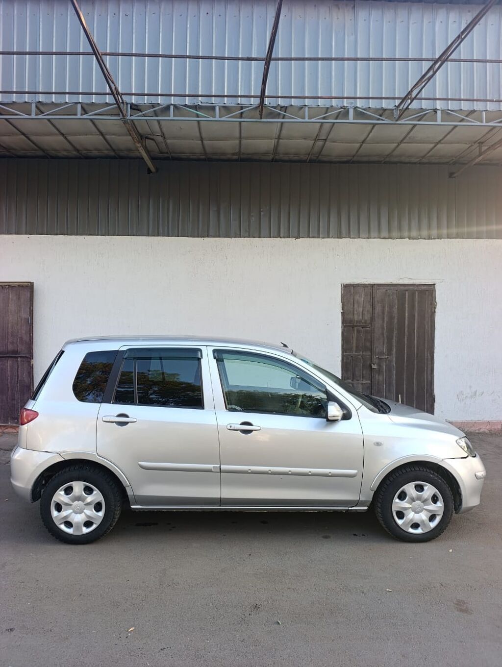 Mazda Demio: 2003 г., 1.3 л, Автомат, Бензин, Хэтчбэк: фото 3
