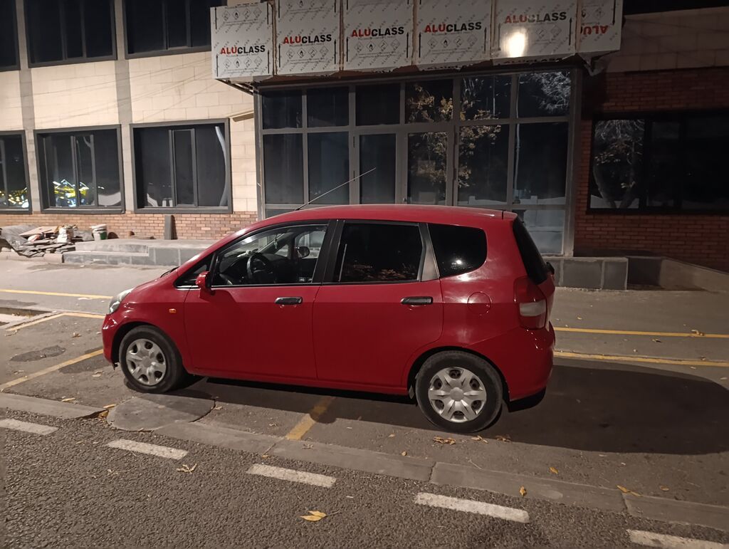 Honda Jazz: 2003 г., 1.4 л, Механика, Бензин, Хэтчбэк: фото 3