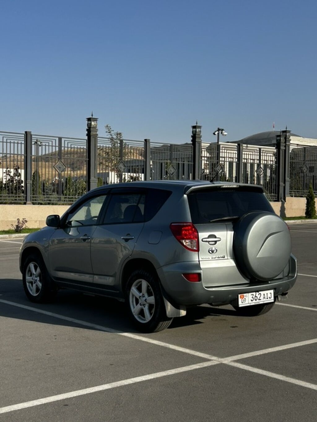 Toyota RAV4: 2006 г., 2 л, Автомат, Бензин, Кроссовер: фото 2