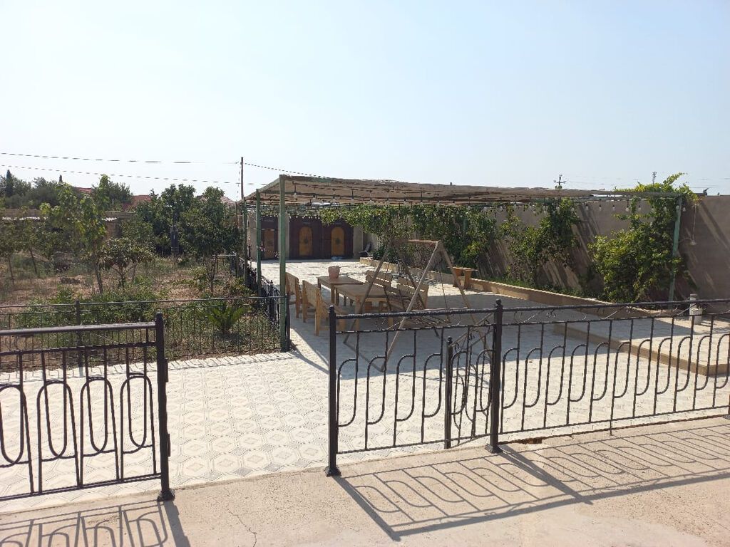 Buzovna 3 otaqlı, 140 kv. m, Yeni təmirli