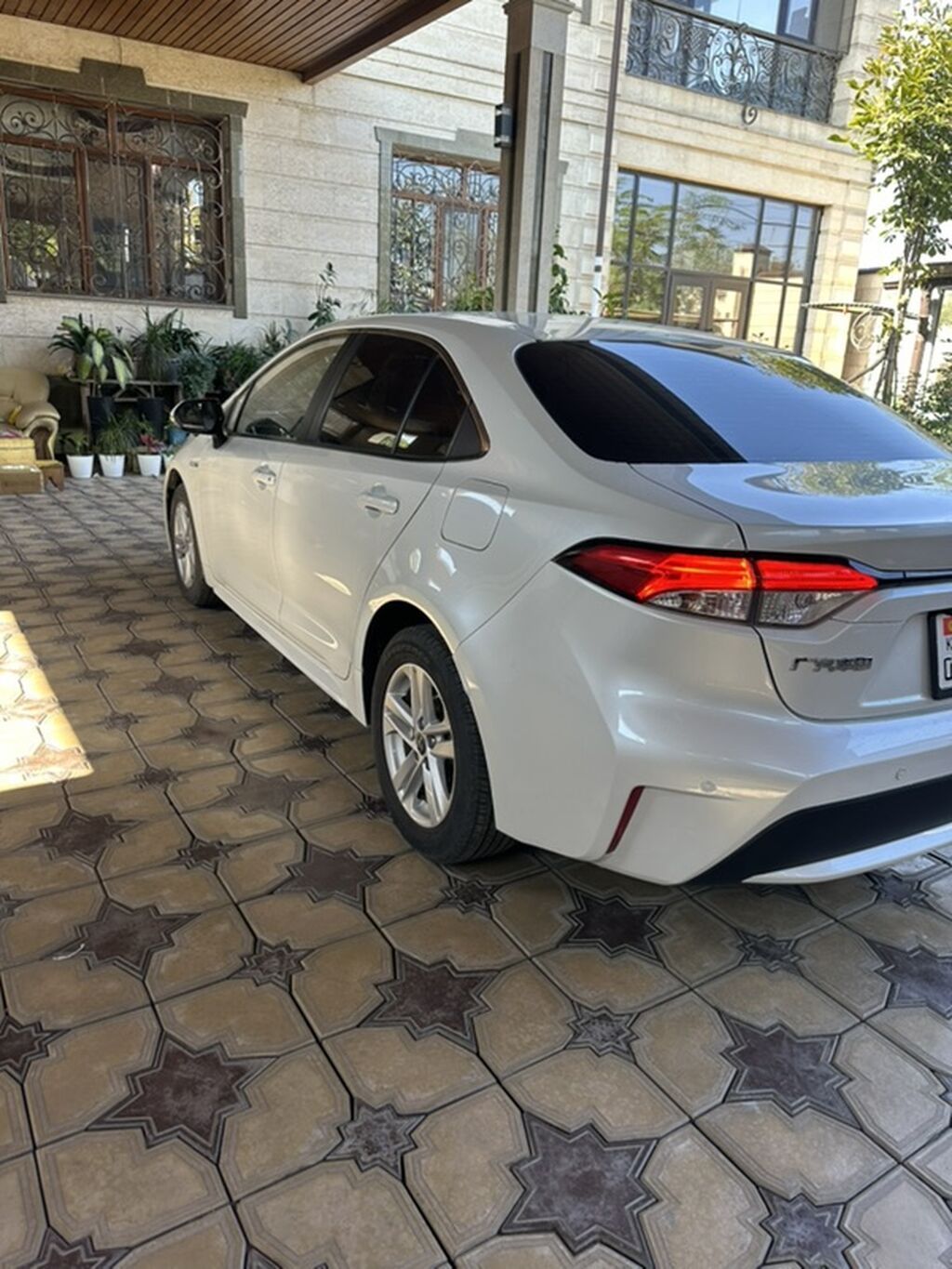 Toyota Corolla: 2021 г., 1.8 л, Автомат, Гибрид, Седан: фото 3