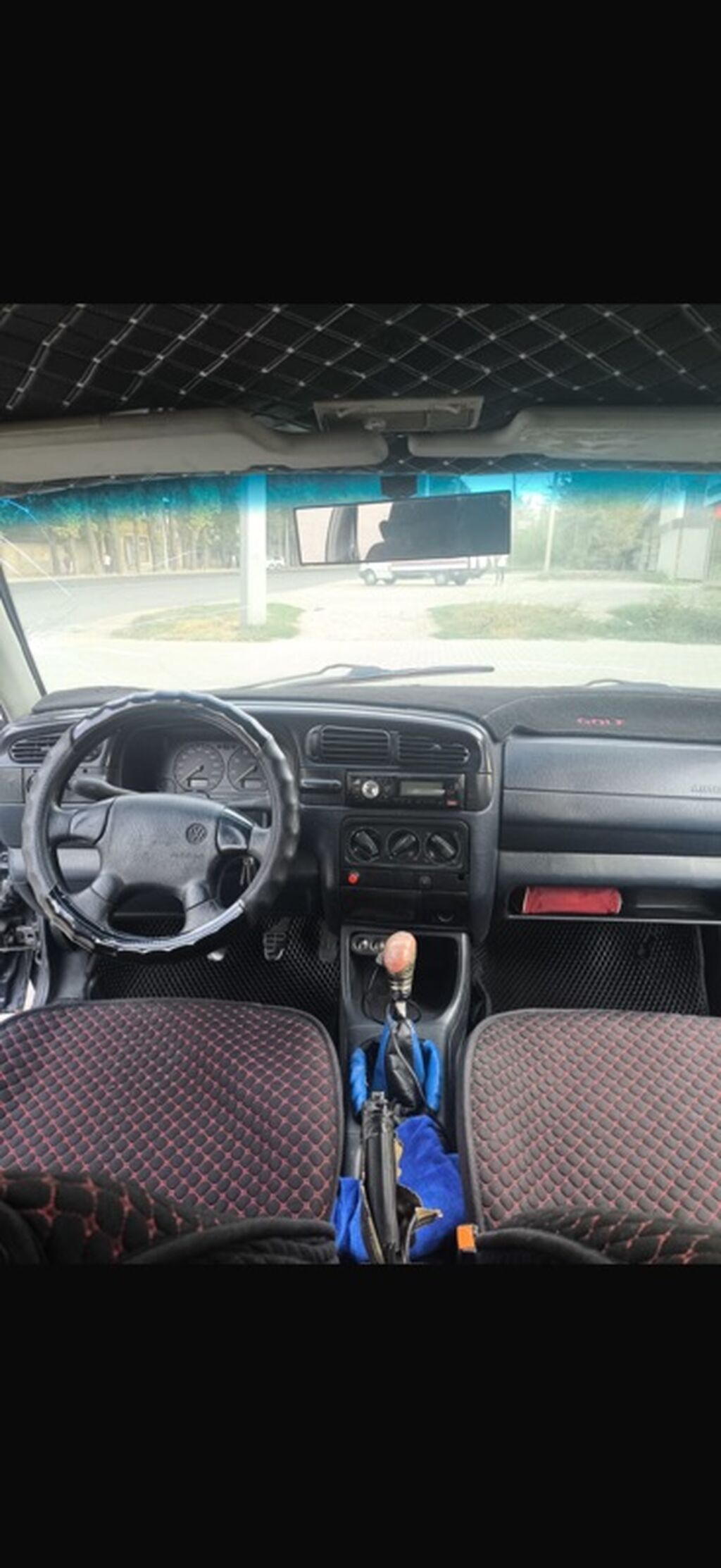 Volkswagen Vento: 1993 г., Механика, Бензин, Седан: фото 7