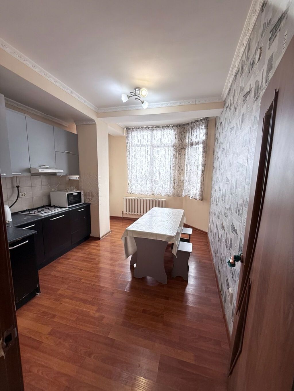 3 комнаты, 95 м², Элитка, 9 этаж, Старый ремонт: фото 2