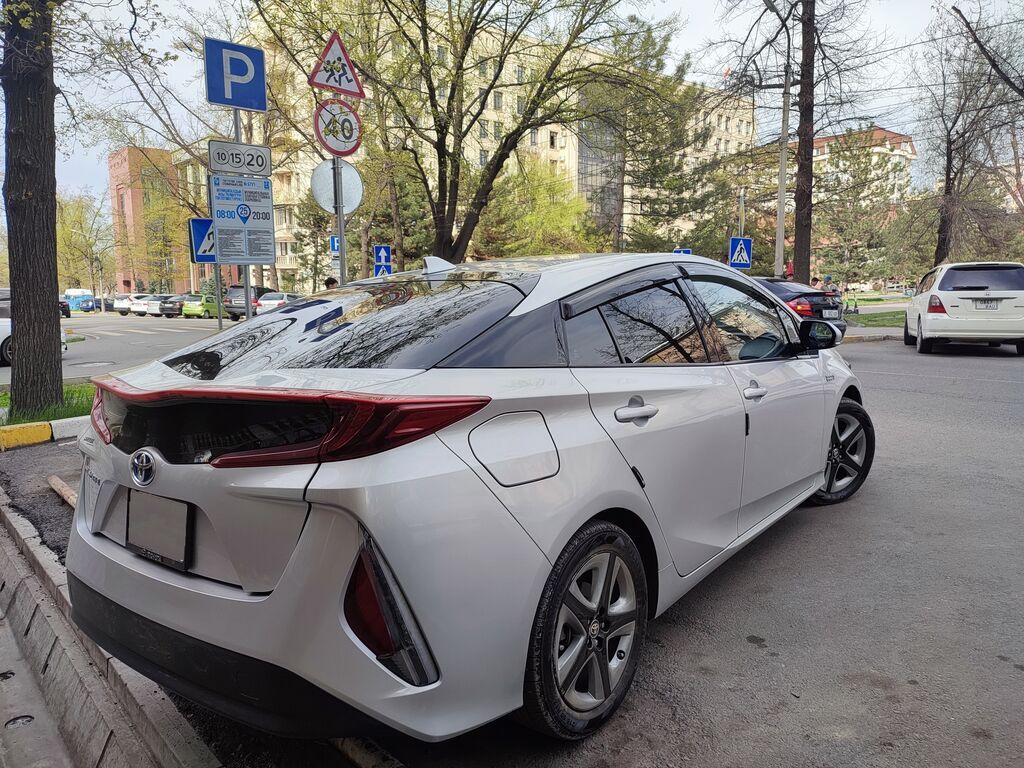 Toyota Prius: 2017 г., 1.8 л, Автомат, Гибрид, Хэтчбэк: фото 6