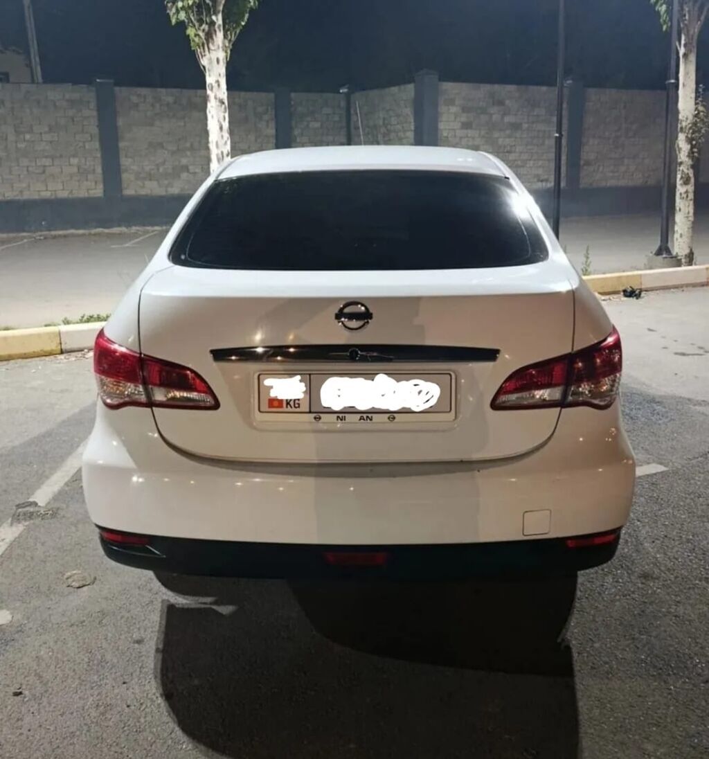 Nissan Tiida: 2015 г., 1.6 л, Механика, Бензин, Седан: фото 1