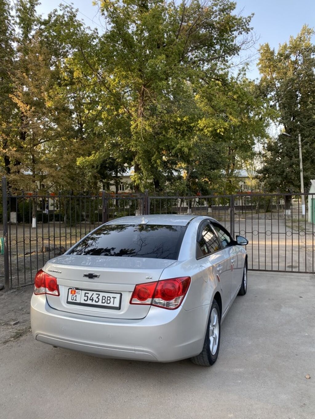 Chevrolet Cruze: 2010 г., 1.6 л, Автомат, Бензин, Седан: фото 2