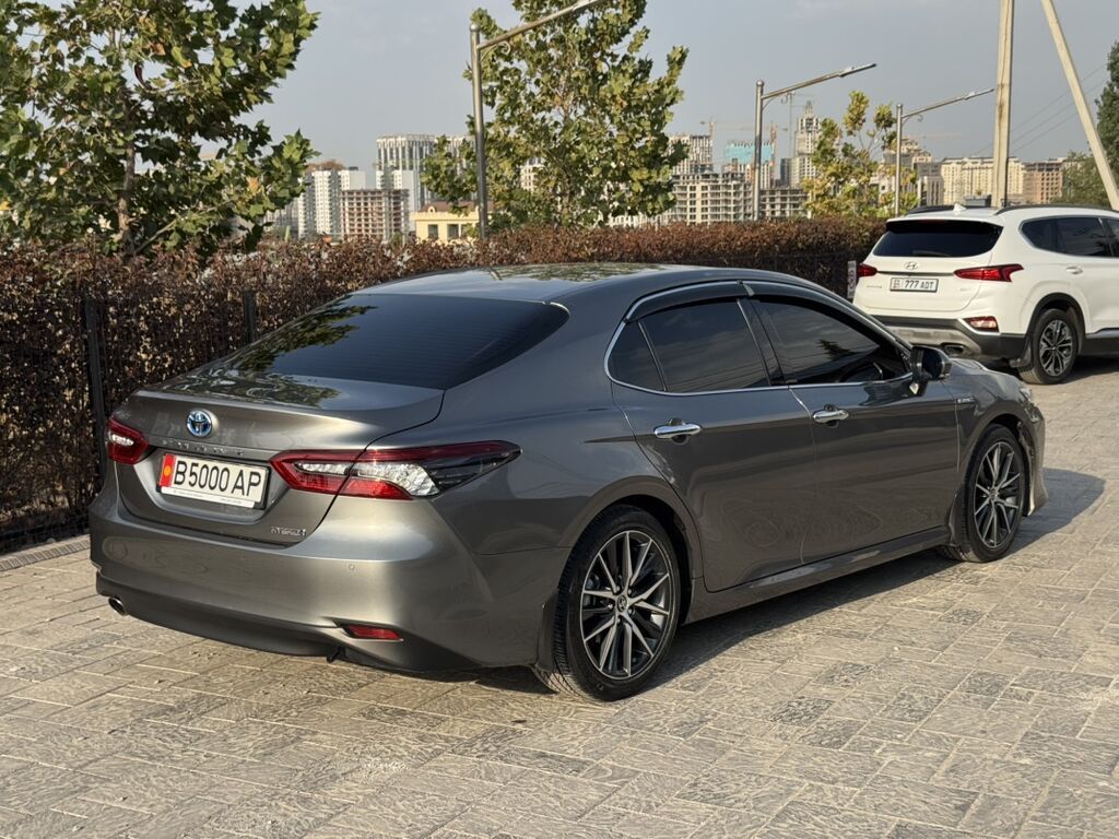 Toyota Camry: 2022 г., 2.5 л, Автомат, Гибрид, Седан: фото 4