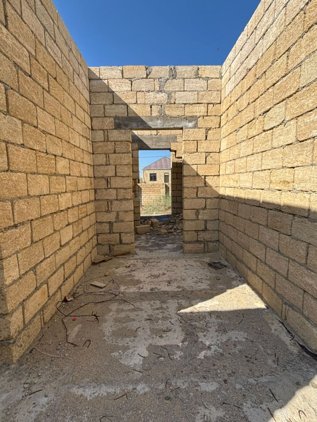 Saray 5 otaqlı, 200 kv. m, Təmirsiz