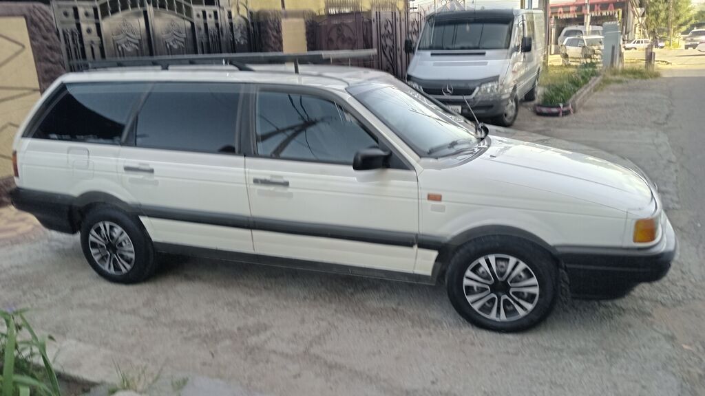 Volkswagen Passat: 1991 г., 1.8 л, Механика, Бензин, Универсал: фото 2