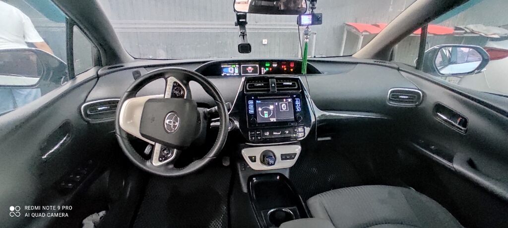 Toyota Prius: 2017 г., 1.8 л, Вариатор, Гибрид, Лифтбек: фото 4