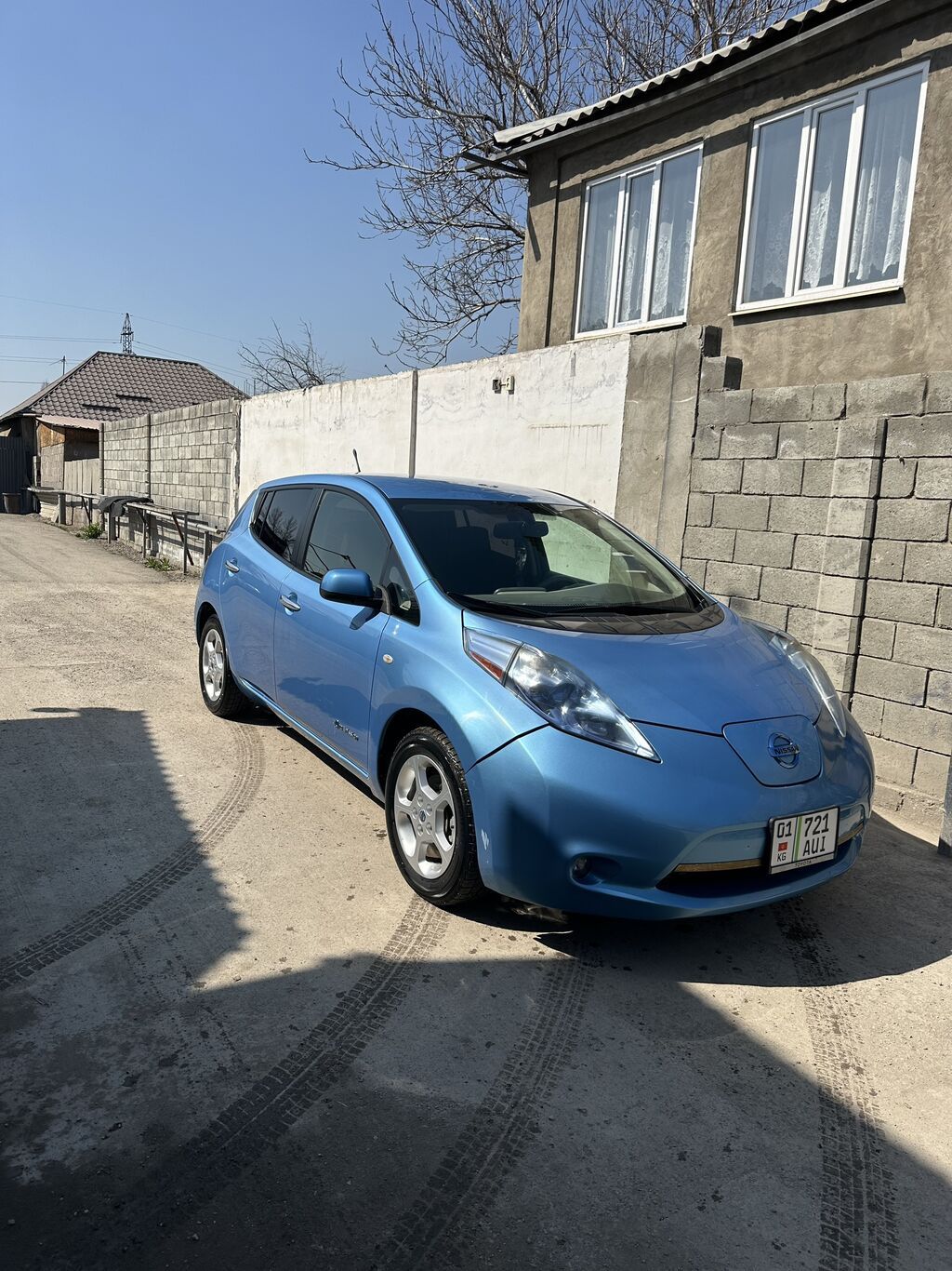 Nissan Leaf: 2011 г., 1 л, Робот, Электромобиль, Хэтчбэк: фото 4