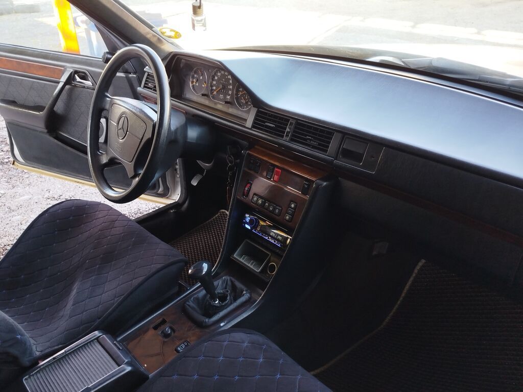 Mercedes-Benz W124: 1994 г., 2.2 л, Механика, Бензин, Седан: фото 7