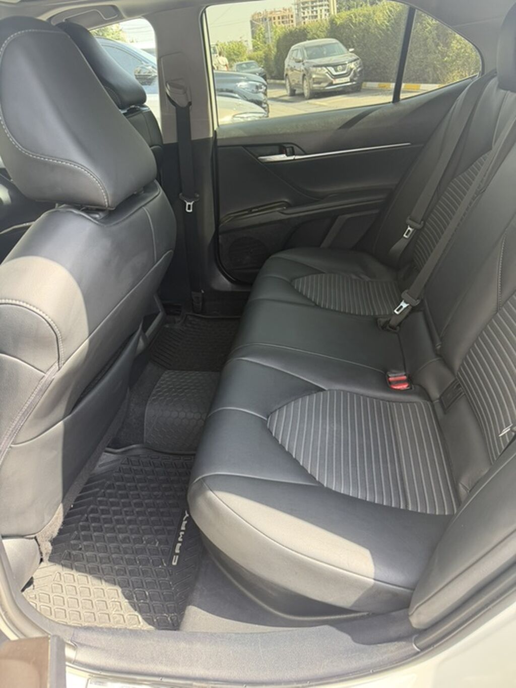 Toyota Camry: 2023 г., 2.5 л, Автомат, Гибрид, Седан: фото 6