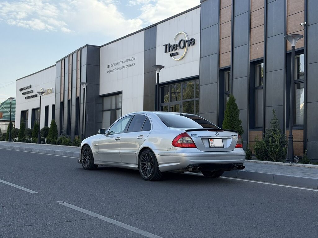 Mercedes-Benz E-Class: 2003 г., 5 л, Автомат, Бензин, Седан: фото 3